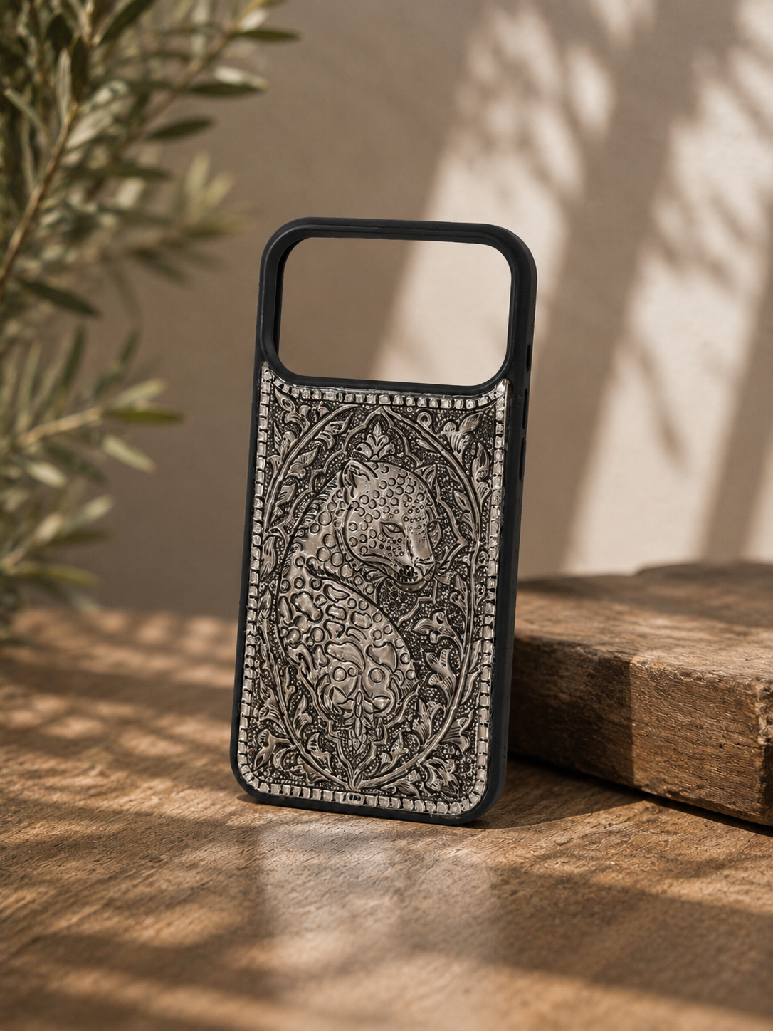 ZILVIQ Regal Panther 925 Silver Luxury Case