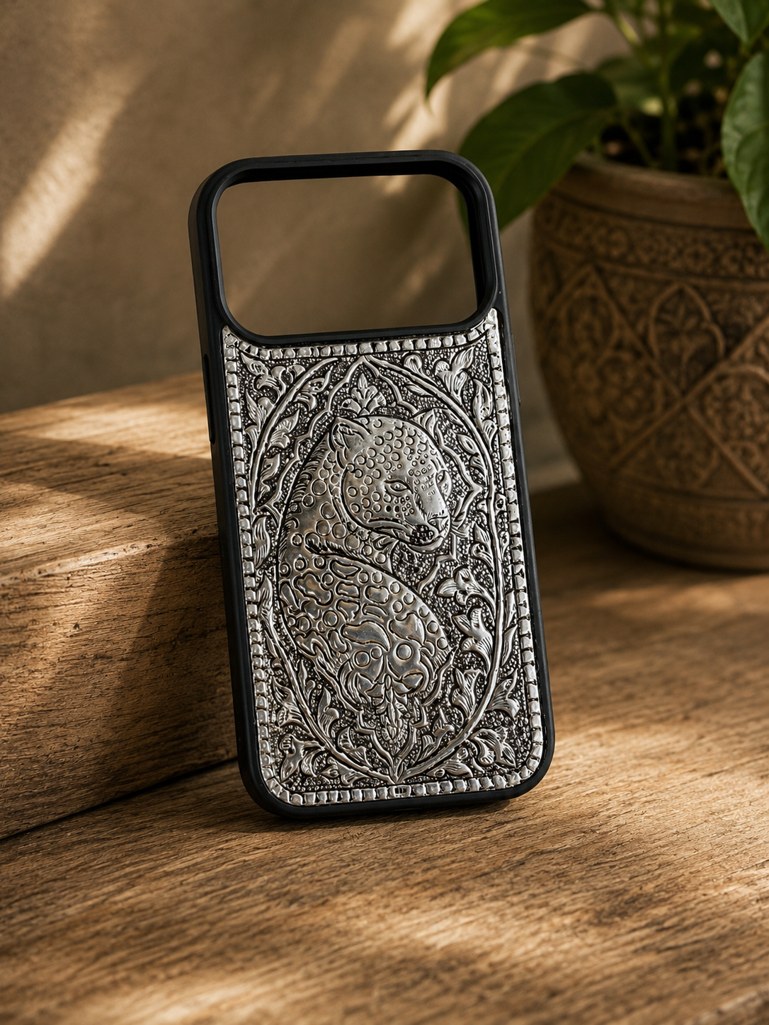ZILVIQ Regal Panther 925 Silver Luxury Case